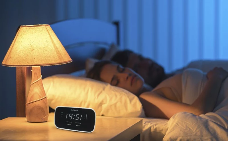 AIWA DUAL ALARM CLOCK RADIO WITH 2 CHARGING USB PORTS BLACK