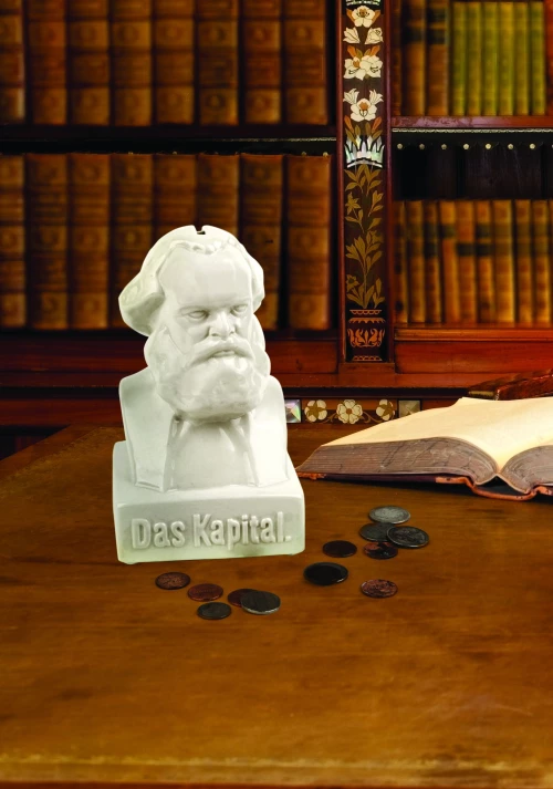 Κουμπαράς Karl Marx Kikkerland PB20