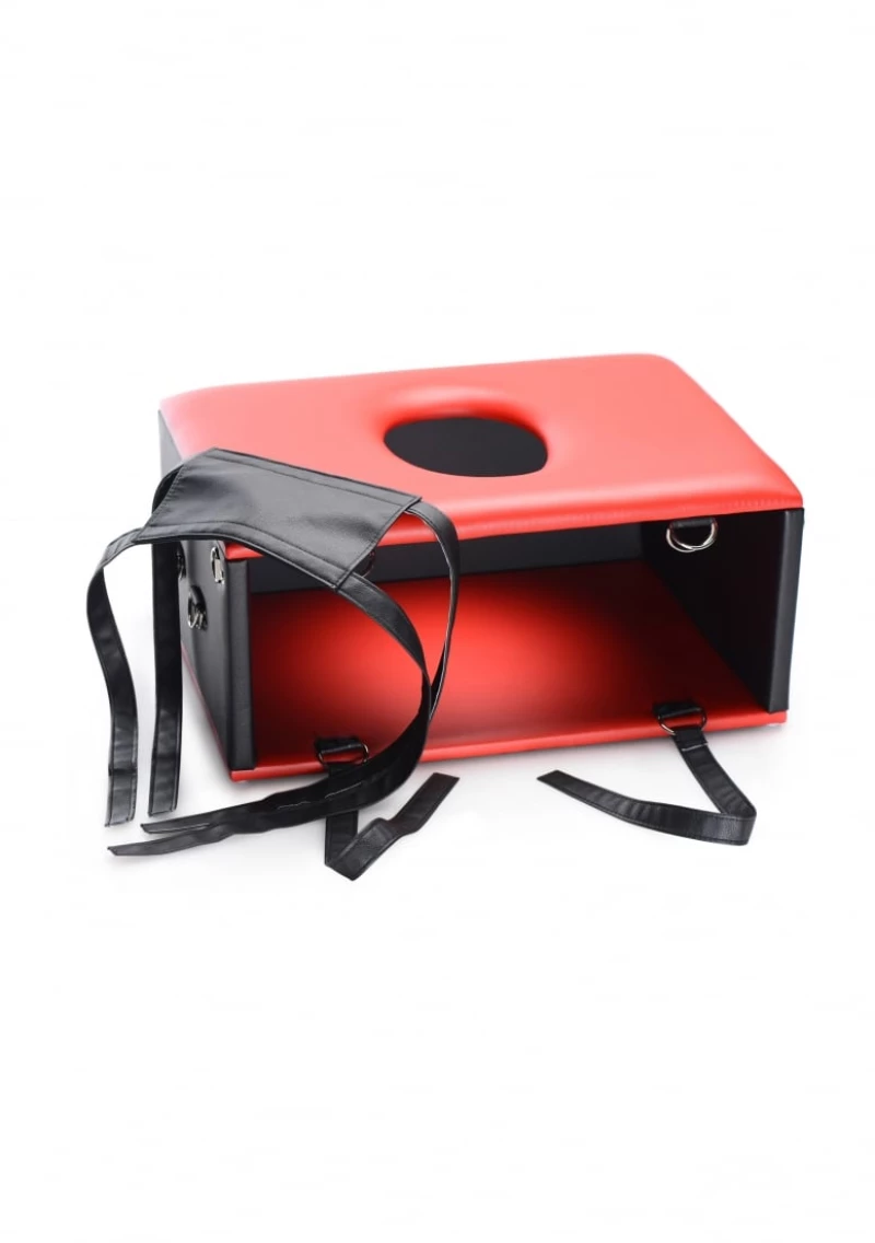 Queening Chair - Black and Red