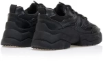 Sneakers μαύρα με ιδιαίτερες λεπτομέρειες