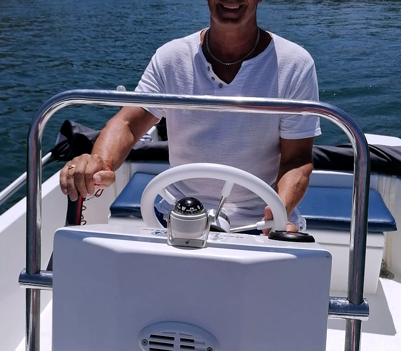 3,5 ώρες Boat Trip με καπετάνιο εσάς, 2 άτομα, χωρίς δίπλωμα
