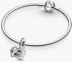 Σύμβολο Pandora με καρδιά και τη λέξη Mum 799402C01