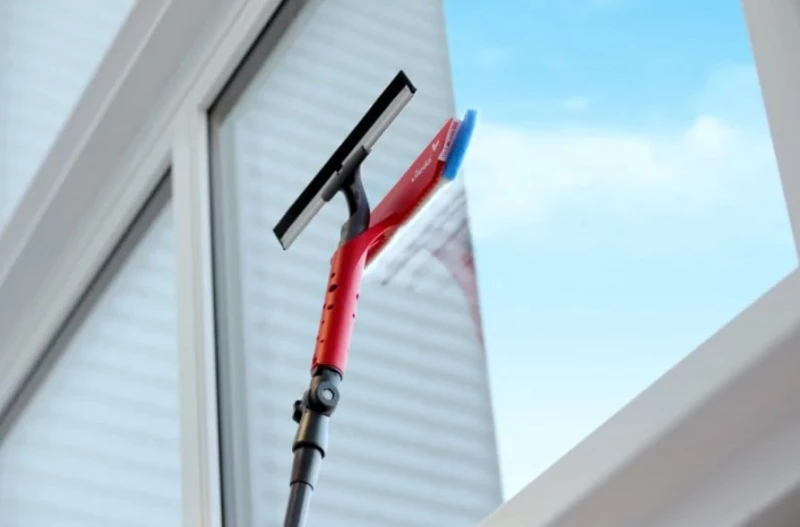 Window Squeegee with Pole Vileda