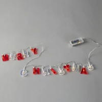 ΣΕΙΡΑ, 14 LED 5mm, 'MERRY CHRISTMAS', ΜΕ ΚΟΚΚΙΝΑ & ΑΣΠΡΑ ΓΡΑΜΜΑΤΑ, ΜΠΑΤΑΡΙΑΣ 2xAA, TIMER, ΔΙΑΦΑΝΟ PVC ΚΑΛΩΔΙΟ, ΘΕΡΜΟ ΛΕΥΚΟ LED ΑΝΑ 8cm, ΠΡΟΕΚΤΑΣΗ ΠΑΡΟΧΗΣ 30cm, IP20 600-03241