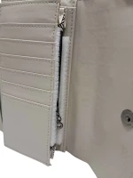 Γυναικείο πορτοφόλι ασημί.