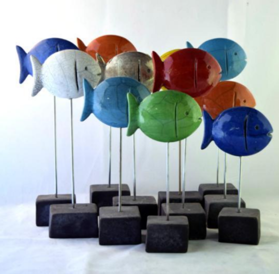 Χειροποίητο Κεραμικό Ψαράκι Σε Βάση - Ασημί