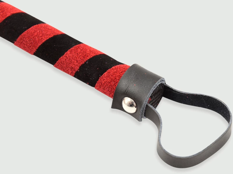 Flogger Με Δερμάτινες Ουρές & Λαβή Zebra Style Flogger With Leather Strands & Zebra Style Handle - Κόκκινο